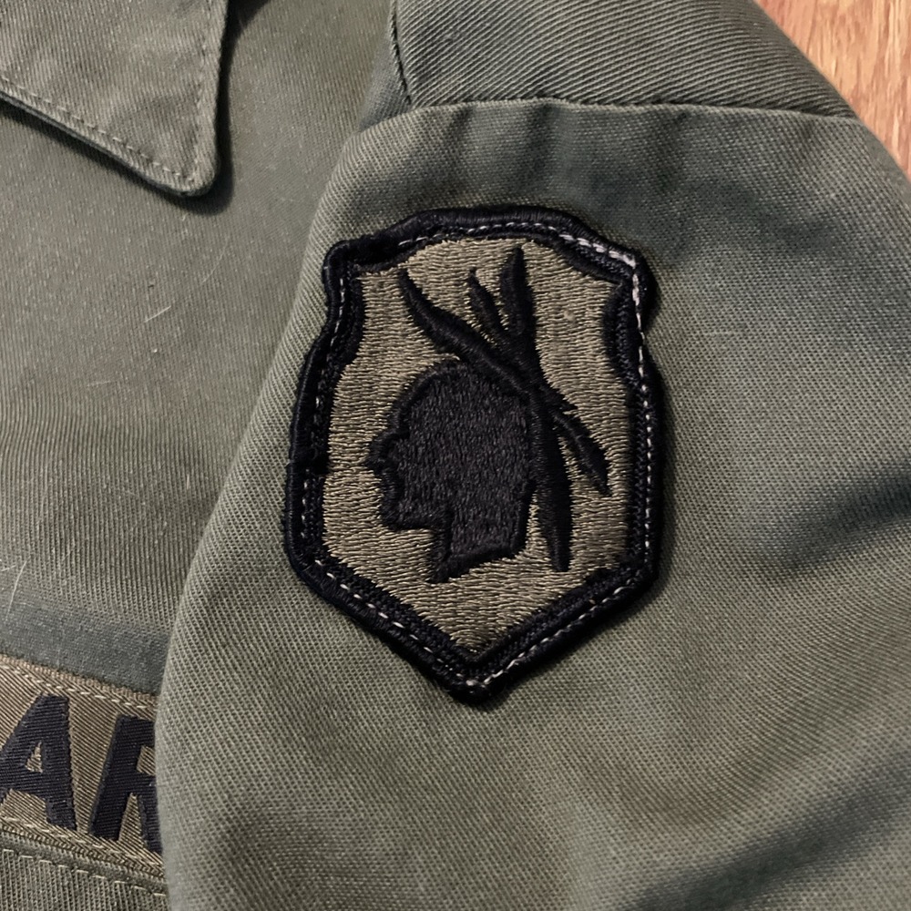 Vintage US Army 98th Infantry Utility Shirt WW2 Iroquois Patch Long Sleeve - Picture 3 of 9